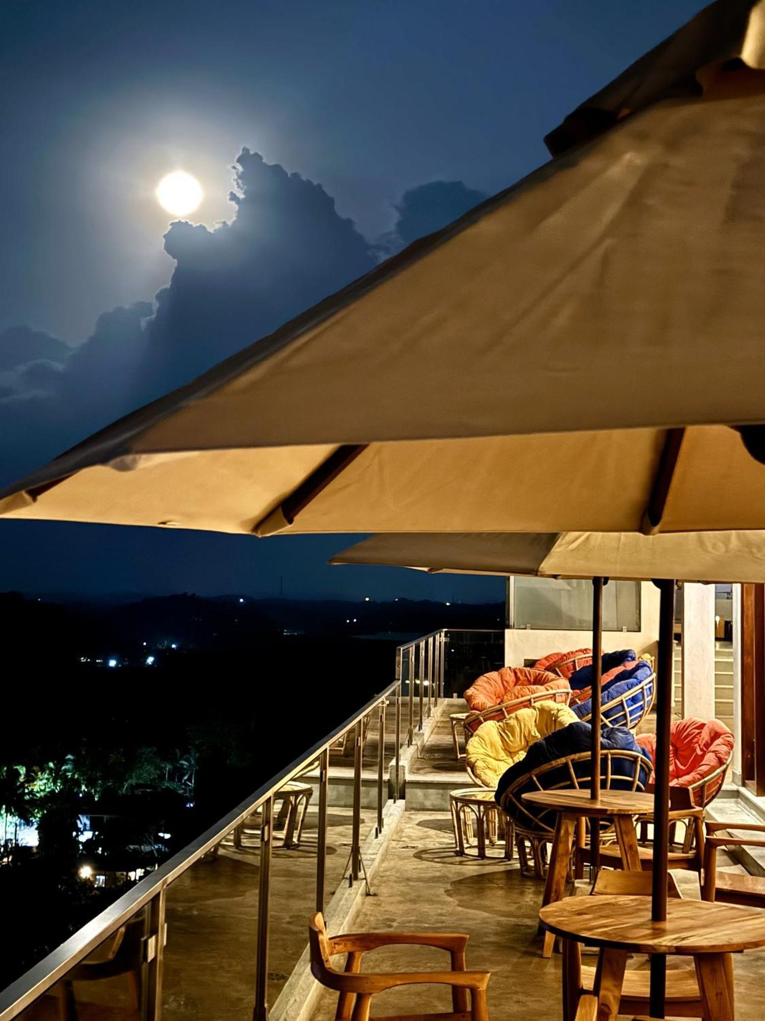 Coastline Mirissa Boutique Hotel And Spa Экстерьер фото